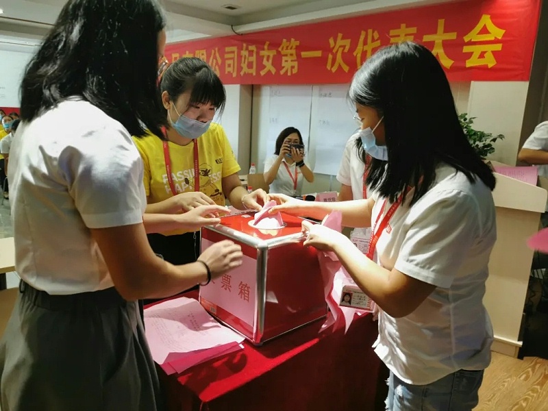 ϲѶ�����㶫���Ѹ�Ů���ϻ���ʽ������ (2)